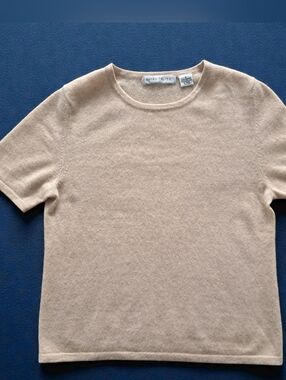 100% Cashmere Pursuits Ltd. Beige Crew Neck Short Sleeve Sweater